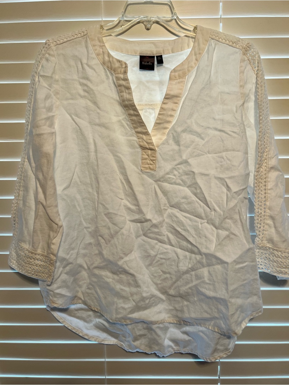 Women’s V-neck white linens Crochet Sleeve Top in Cream